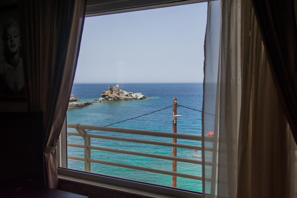 Luxury Seaside House in Mades Heraklion Apartment in Crete