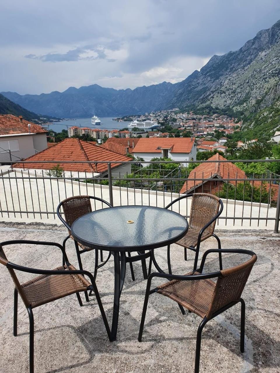 Natural landscape, View (from property/room), Seating area, City view, Mountain view, Sea view