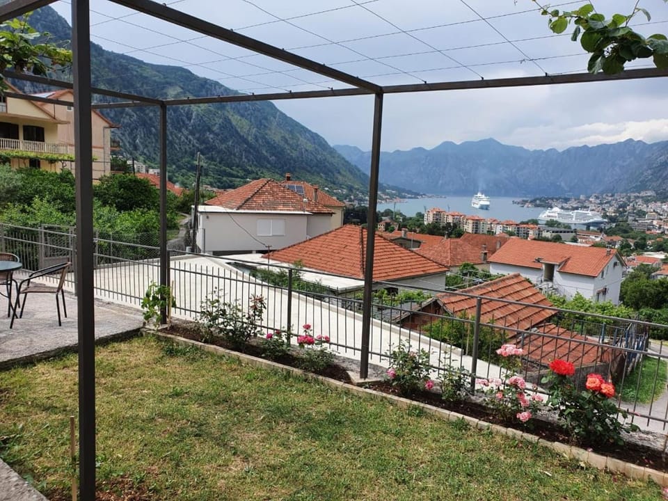 City view, Mountain view, Street view, Inner courtyard view