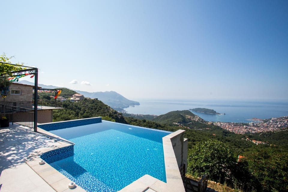 Staff, People, Garden, Balcony/Terrace, City view, Garden view, Mountain view, Sea view, Street view, Swimming pool, Family