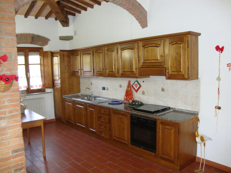 Kitchen or kitchenette, Decorative detail, Dining area, Food