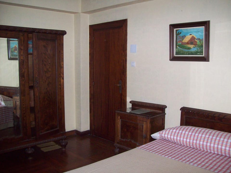 Photo of the whole room, Bedroom, Inner courtyard view