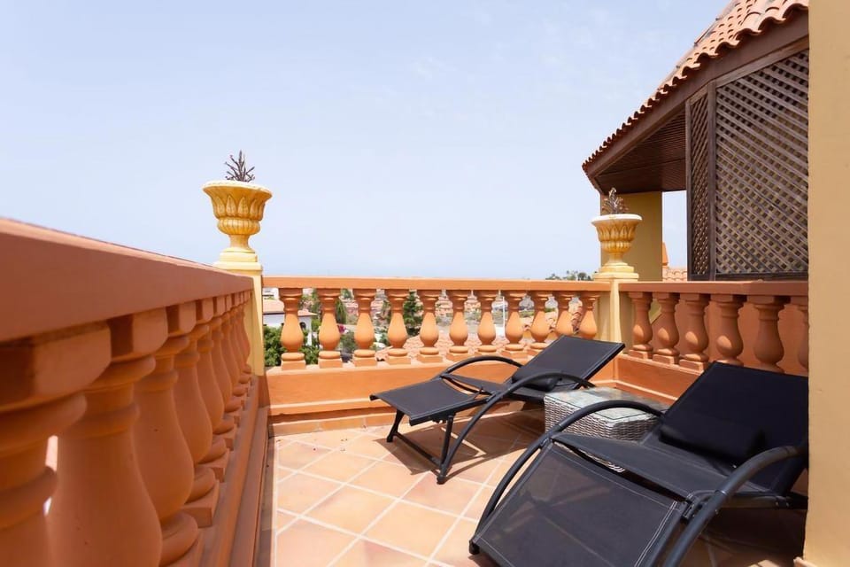 Balcony/Terrace, sunbed
