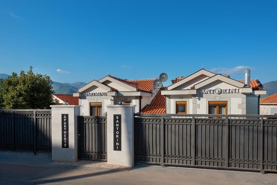 Property building, Nearby landmark, Neighbourhood