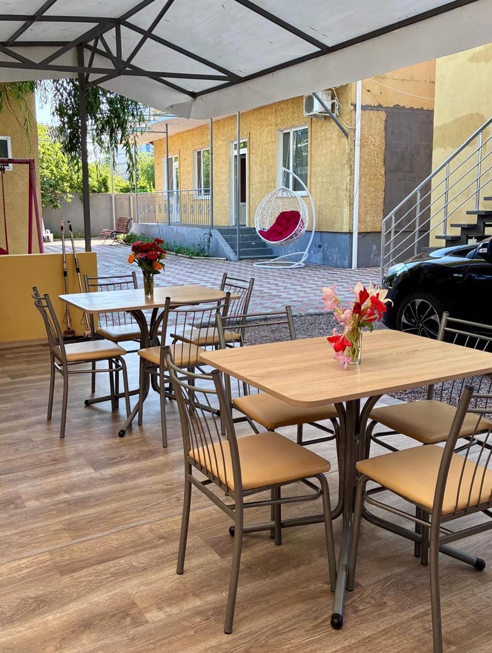 Seating area, Dining area