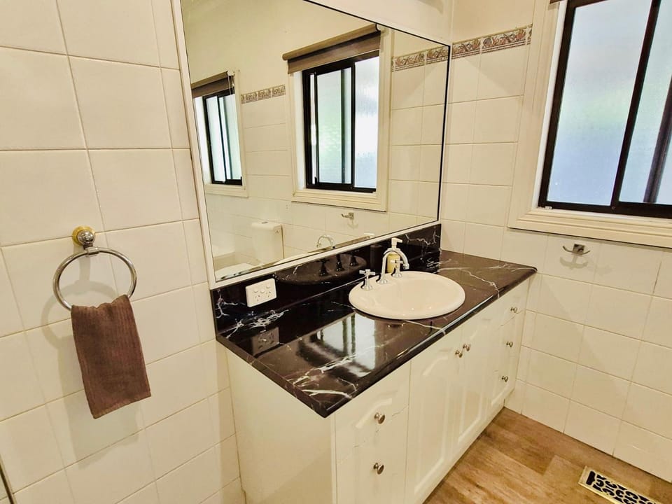 Shower, Toilet, Bathroom, Bath