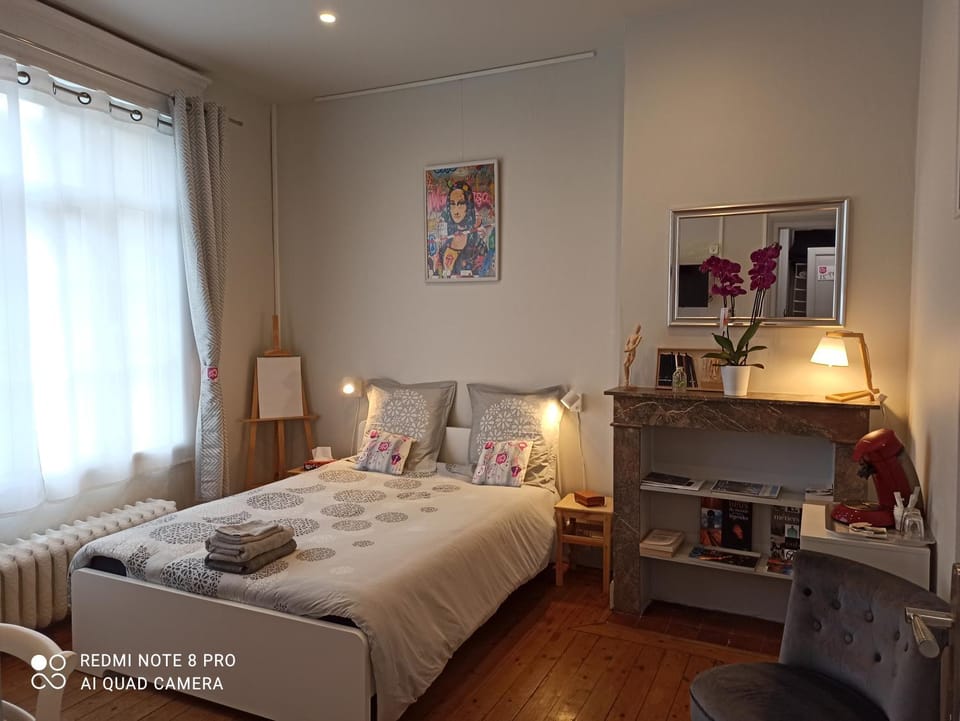 Bed, Photo of the whole room, Bedroom