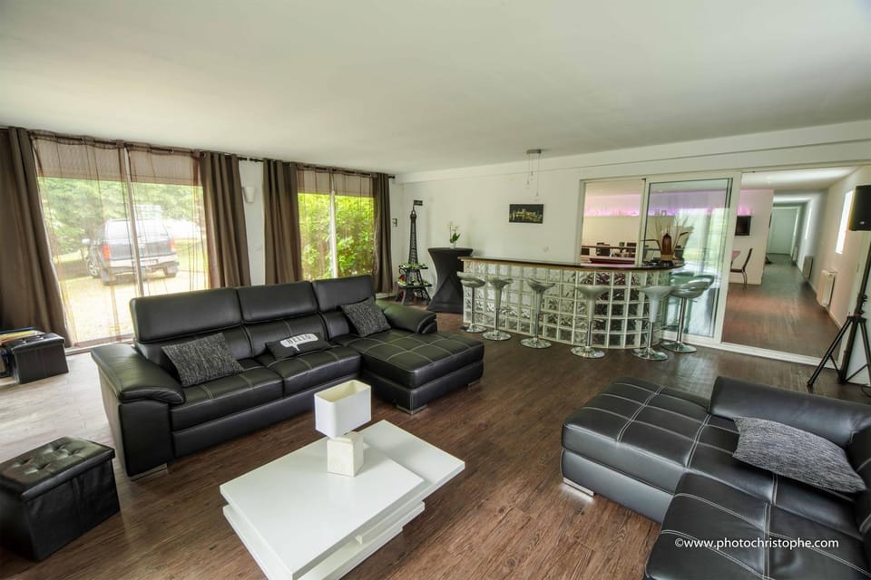 Living room, Seating area