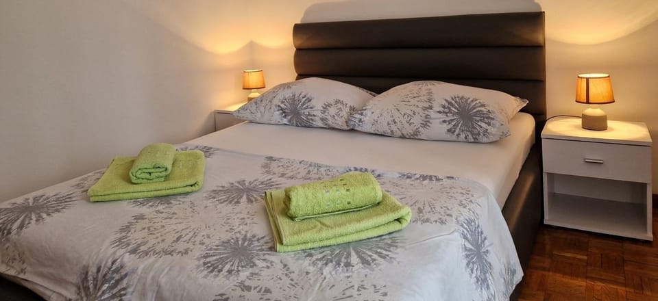Bed, Bedroom, towels, wardrobe