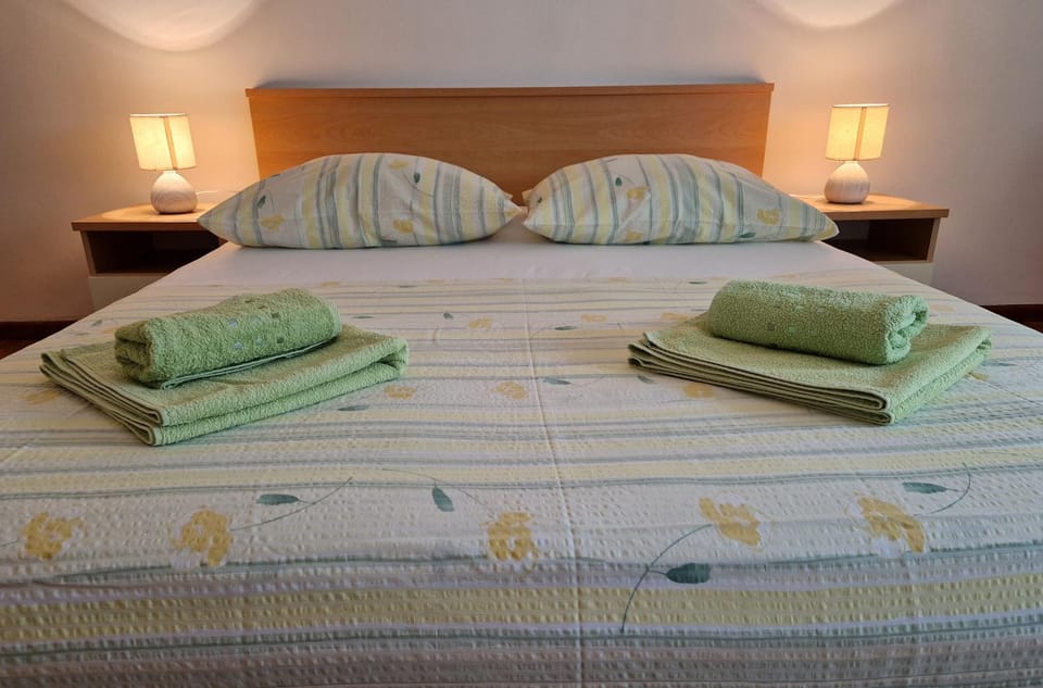 Bed, Bedroom, furniture, towels, wardrobe