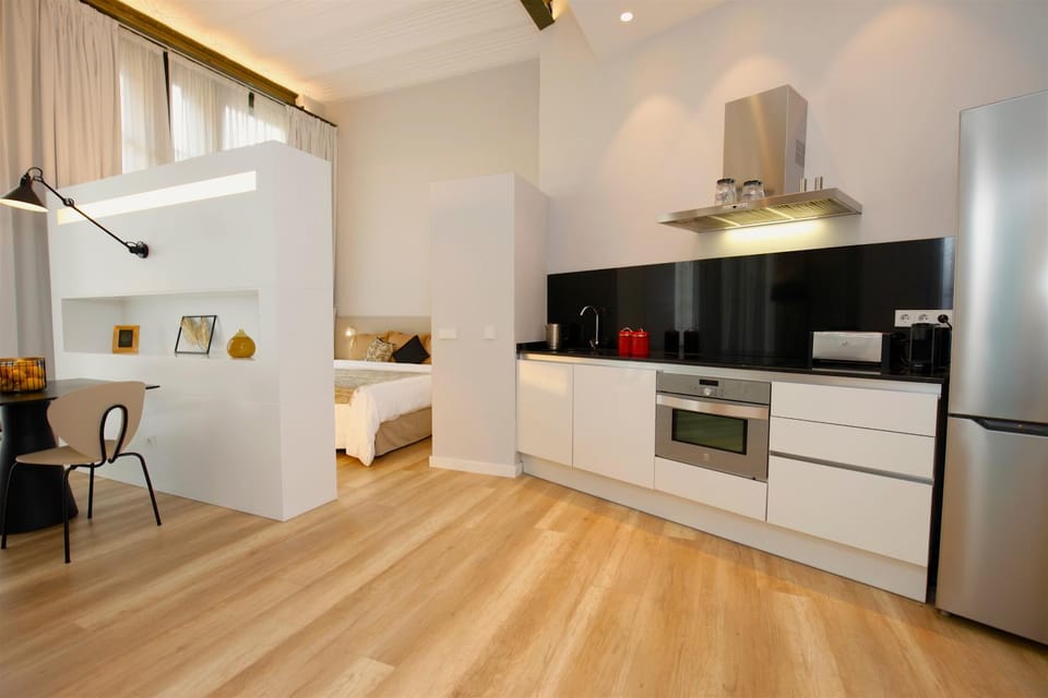 Kitchen or kitchenette, Dining area, pet friendly, stove, toaster