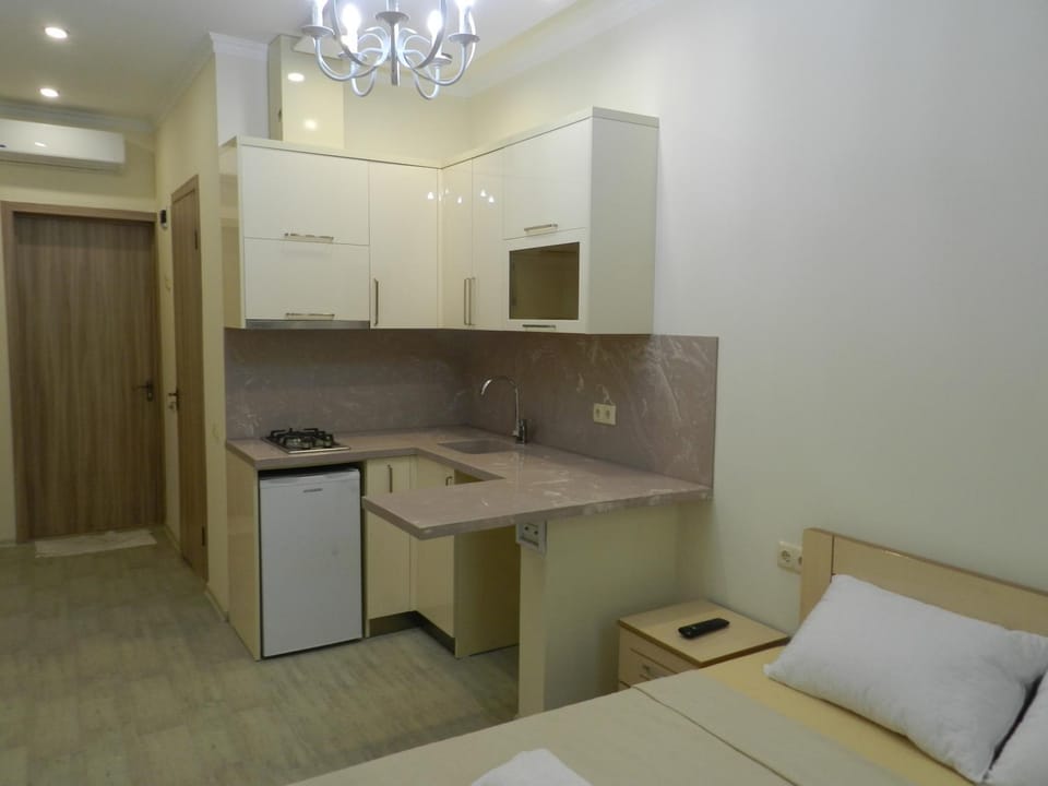 Bed, Kitchen or kitchenette, stove