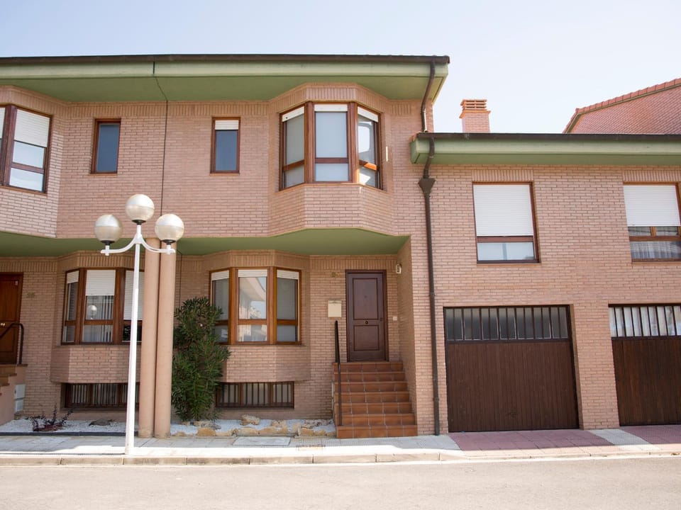 CHALET HARO (LA RIOJA) House in Haro