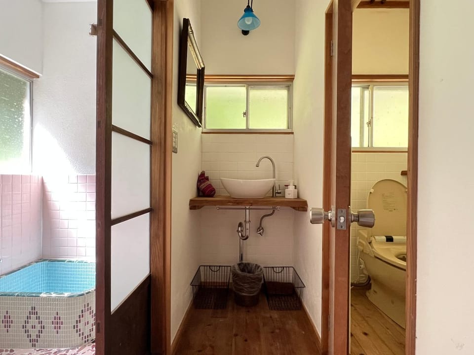 Toilet, Bath