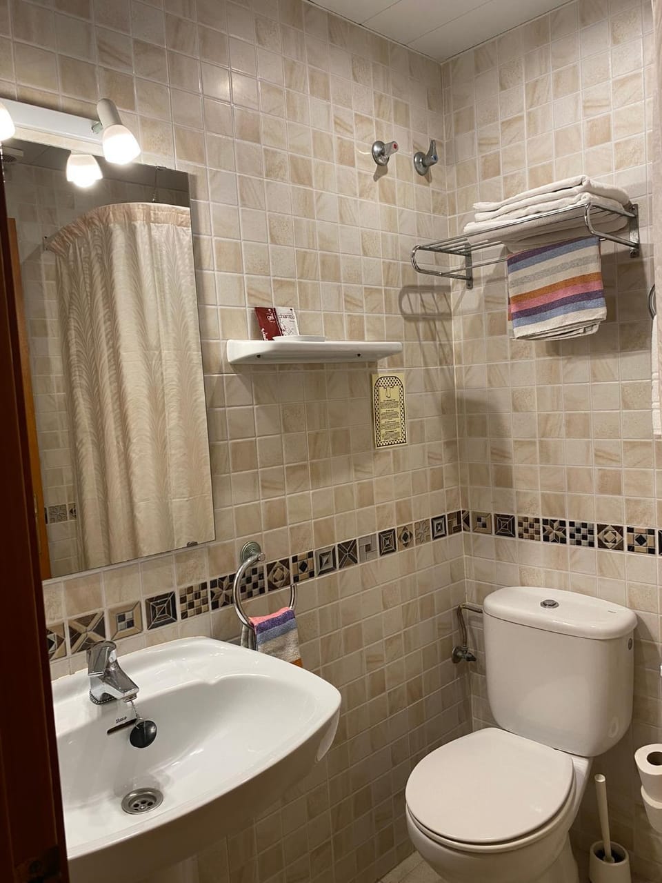 Shower, Bathroom, Decorative detail, towels