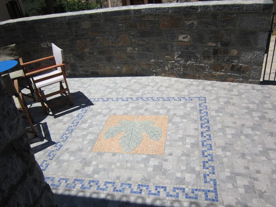 Property building, Balcony/Terrace, Seating area