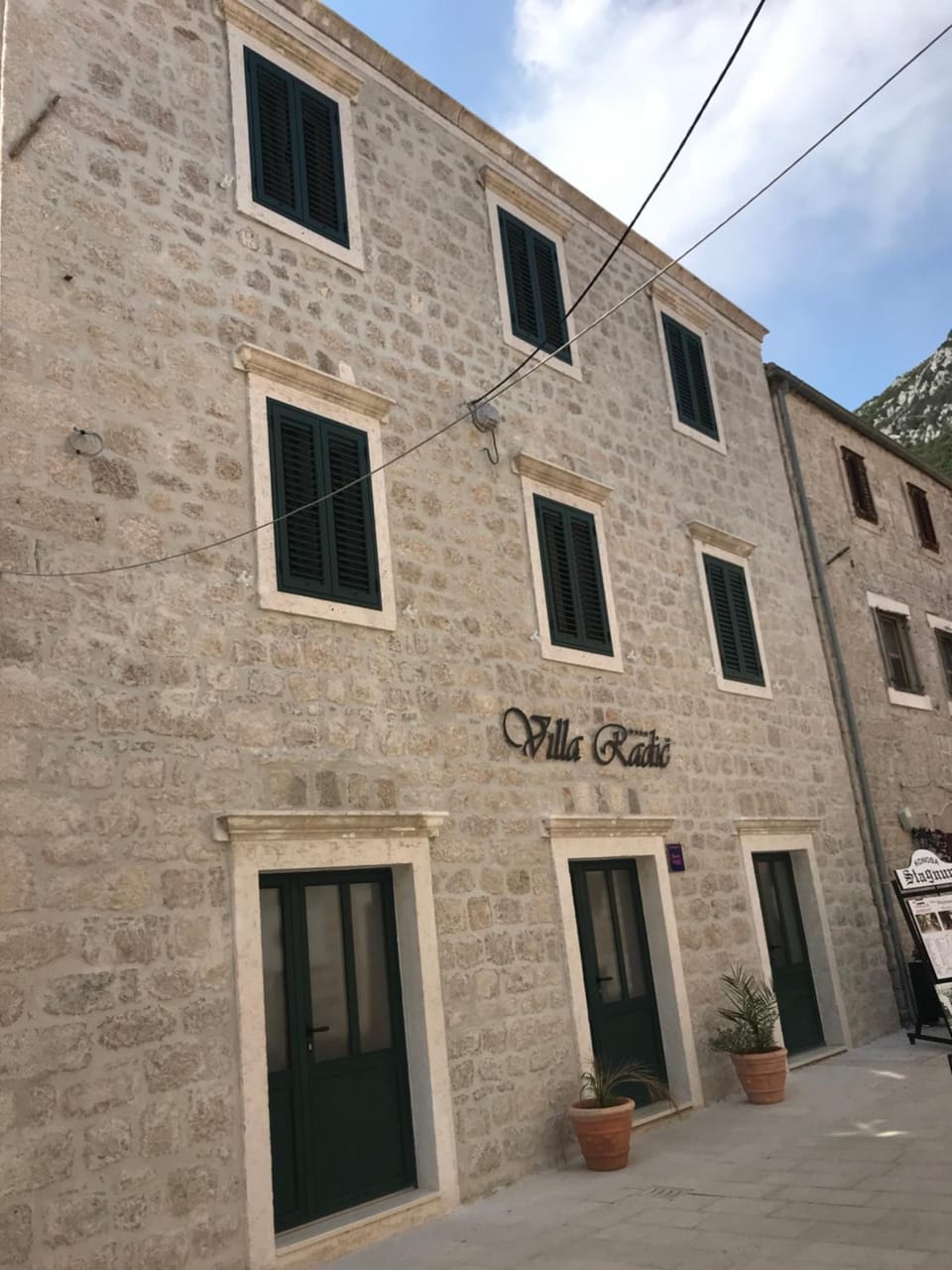 Facade/entrance
