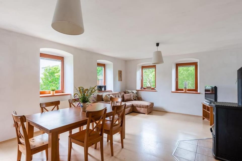 Chalupa a vinný sklípek - Rodvínov House in South Bohemian Region