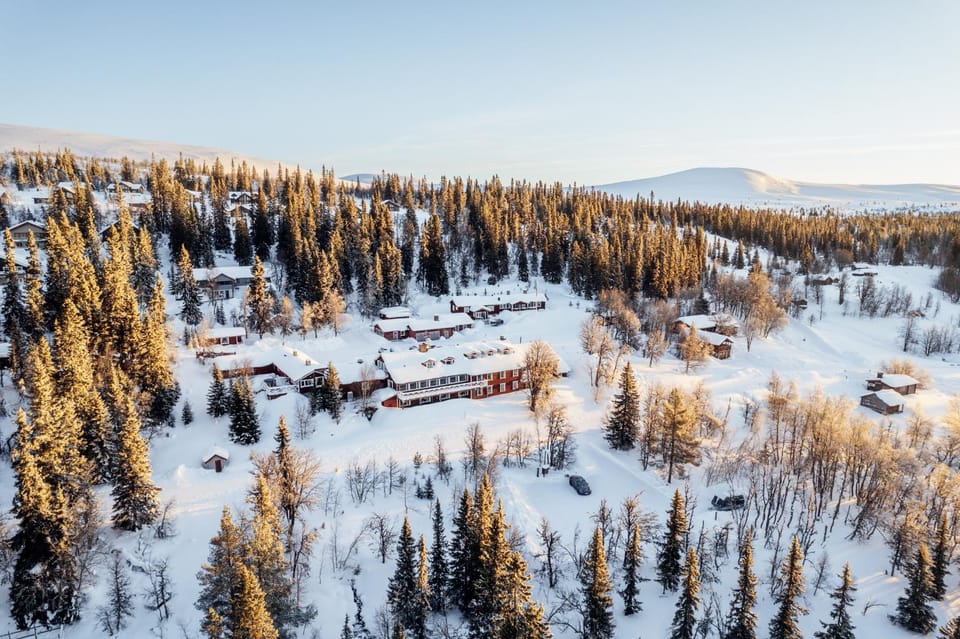 Property building, Nearby landmark, Natural landscape, Winter, Mountain view
