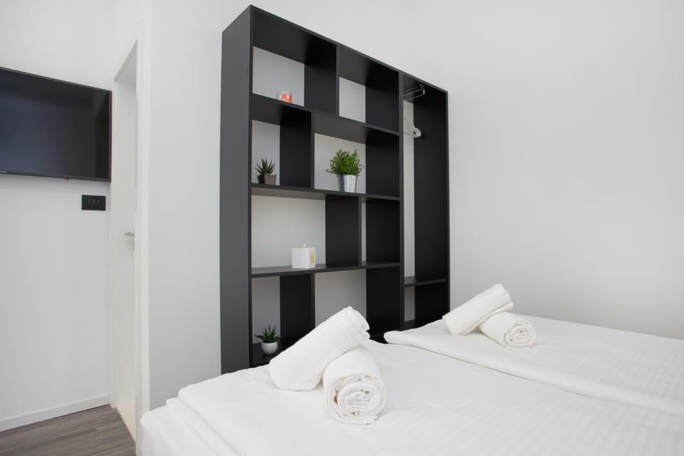 Communal lounge/ TV room, Bed, TV and multimedia, Bedroom