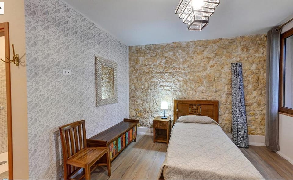 Bed, Photo of the whole room