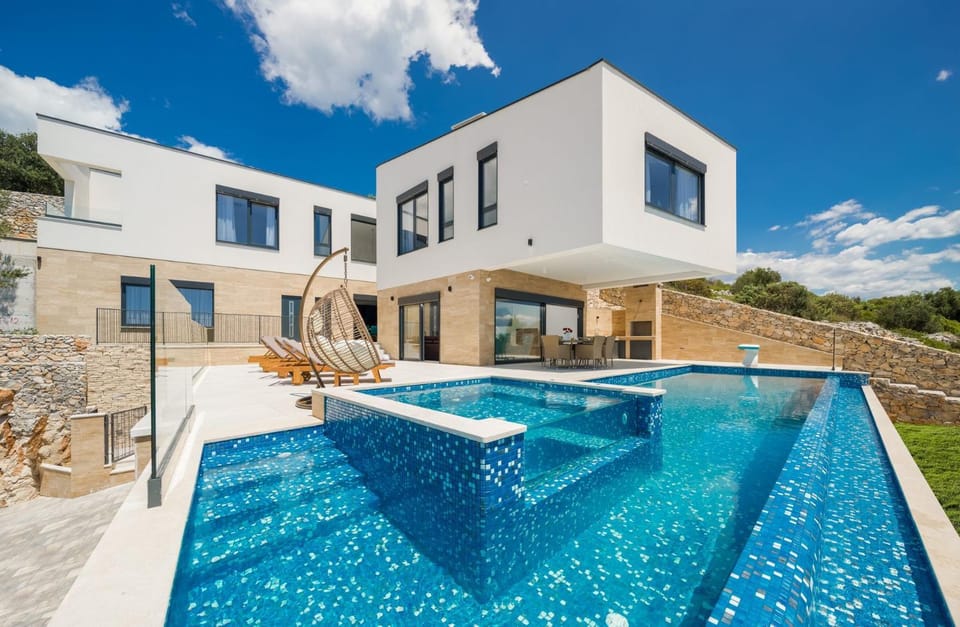 Luxury Villa Gold Pearl with Pool Villa in Okrug Gornji