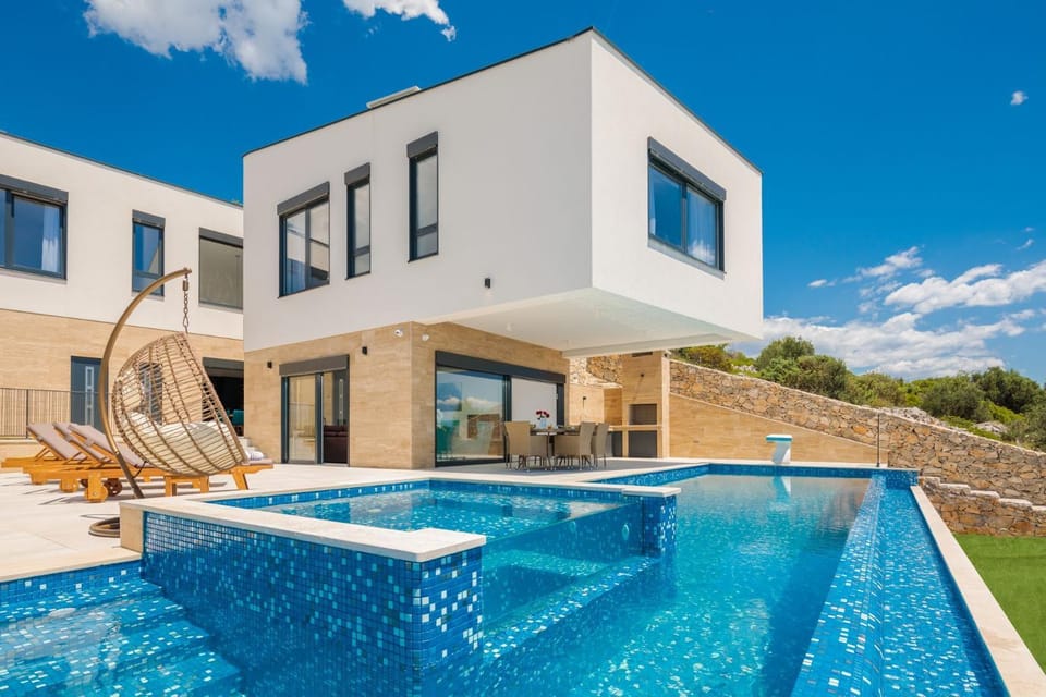 Luxury Villa Gold Pearl with Pool Villa in Okrug Gornji