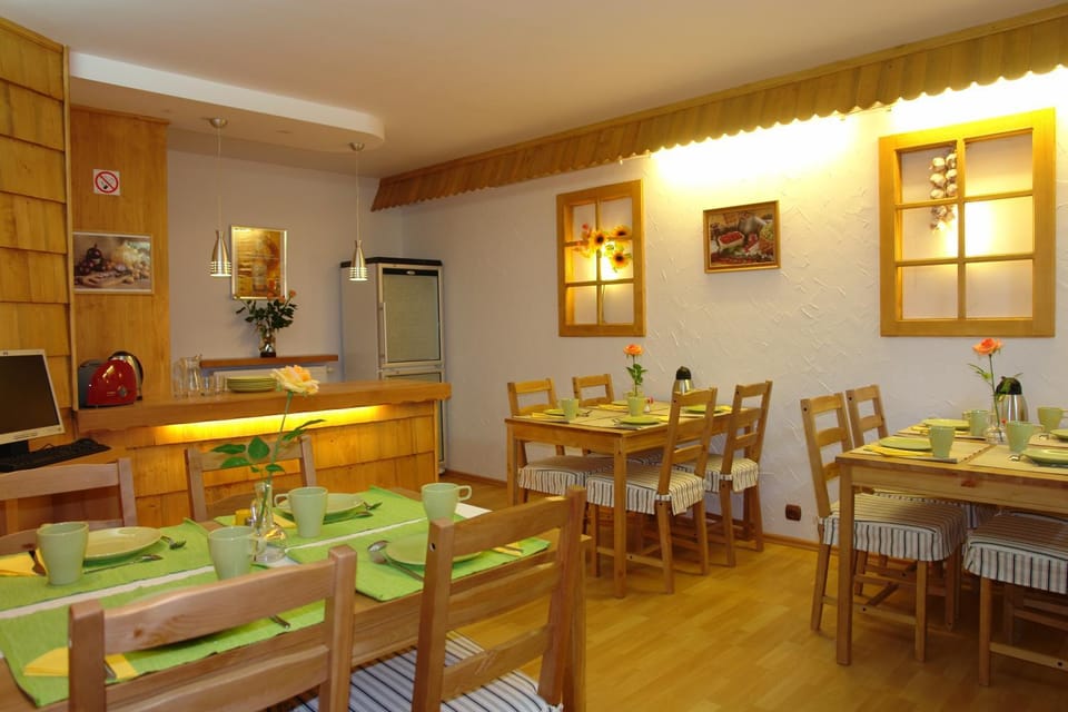 Food and drinks, Dining area