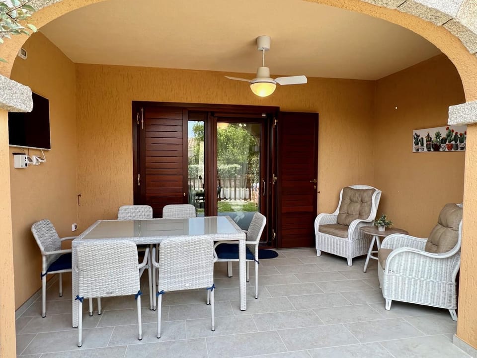 Day, View (from property/room), Balcony/Terrace, Seating area, Dining area, Evening entertainment