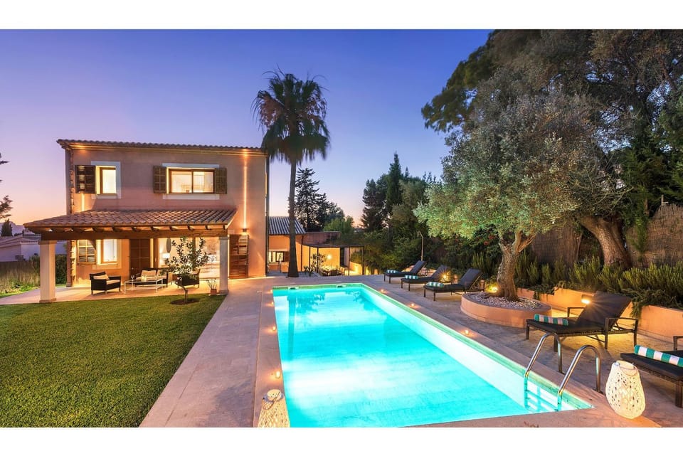 Villa Elvissa Villa in Raiguer