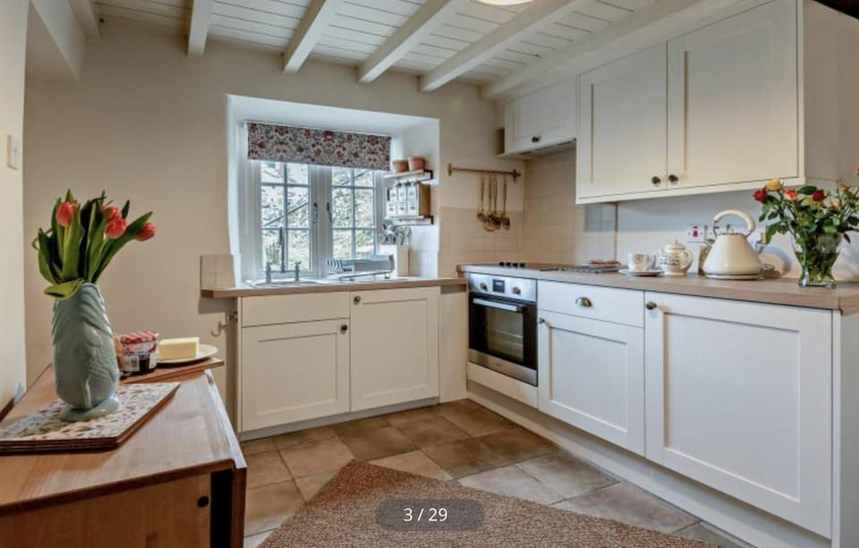 Hillcrest Cottage House in Staffordshire Moorlands District