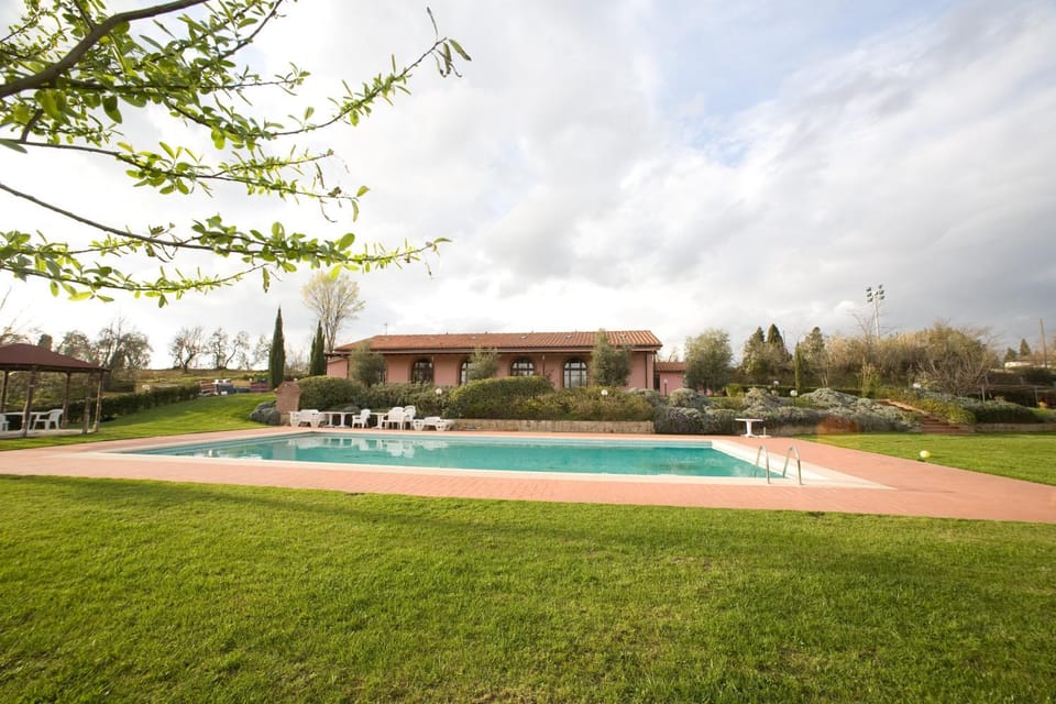 Facade/entrance, Garden, Decorative detail, Swimming pool, Swimming pool
