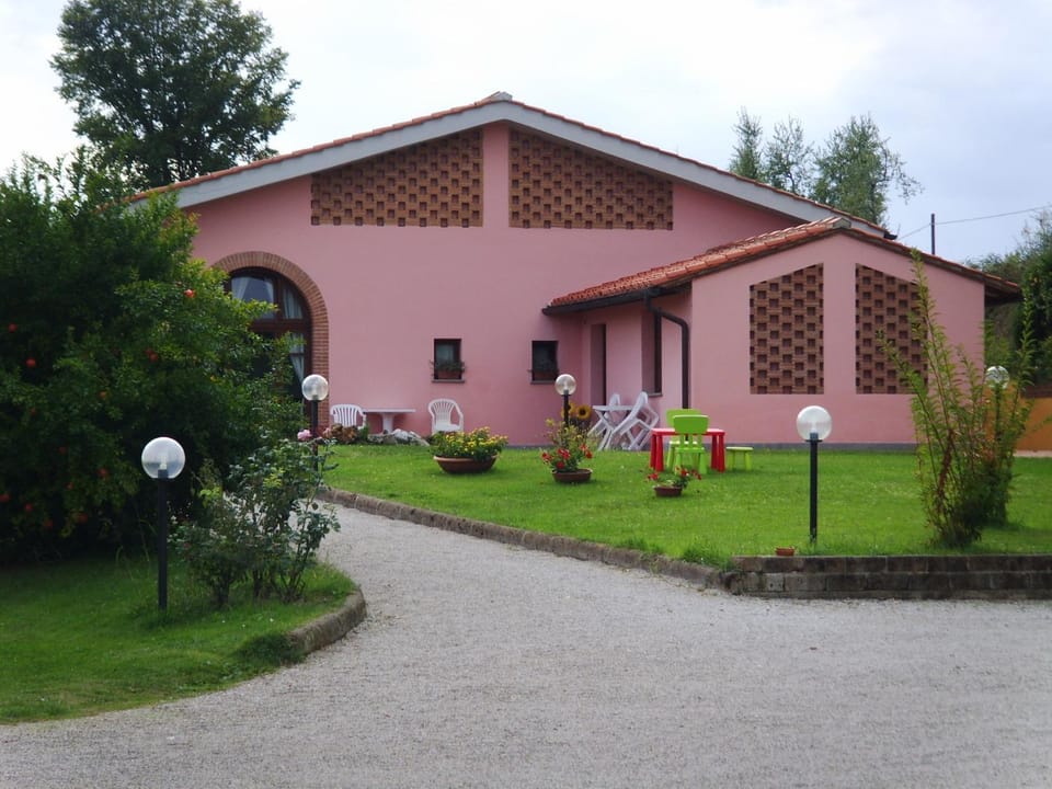 Facade/entrance, Facade/entrance, Decorative detail, Area and facilities