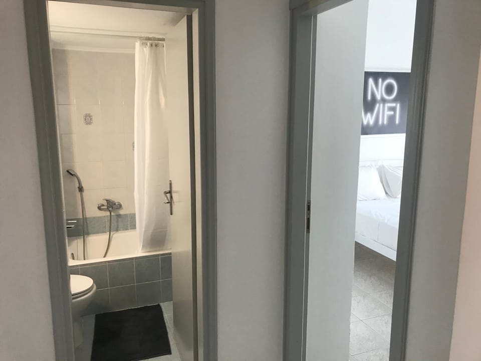 Bathroom, Photo of the whole room, Bedroom