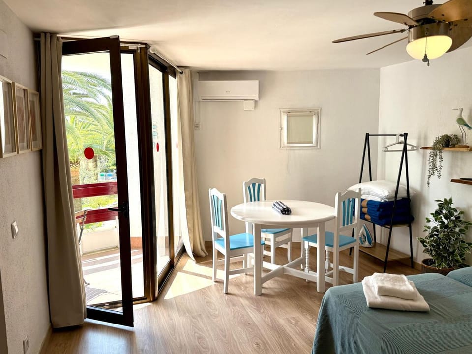 Living room, air conditioner