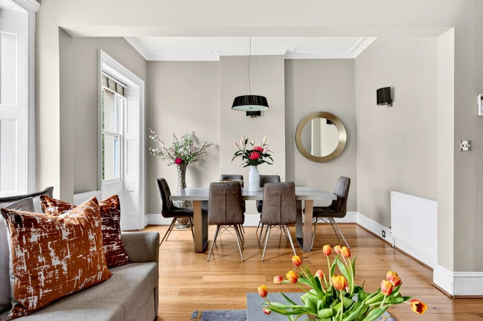 Living room, Seating area, Dining area