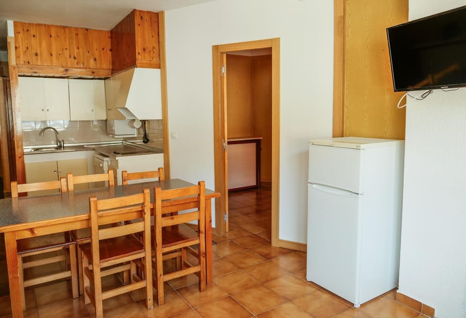TV and multimedia, Kitchen or kitchenette, Dining area, dishwasher, minibar