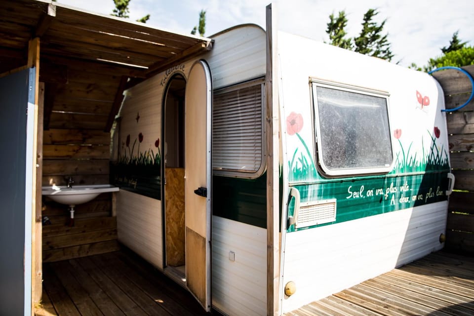 Yourte face à la mer Luxury tent in Occitanie