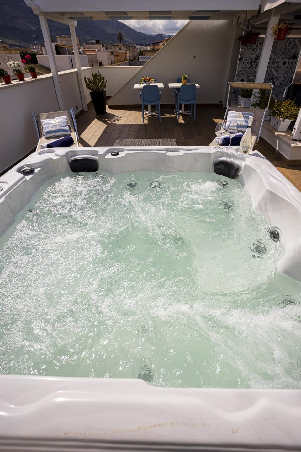 Hot Tub, Hot Tub