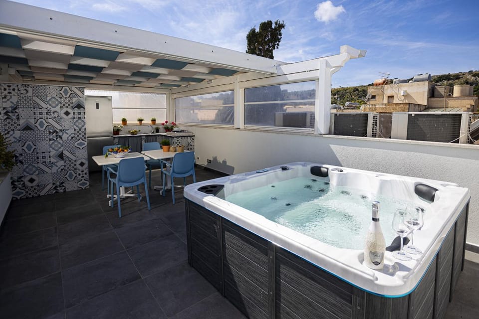 Hot Tub, Hot Tub