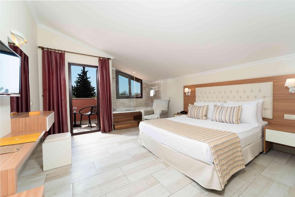 Other, Photo of the whole room, Bedroom