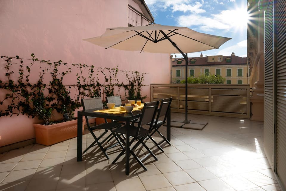 Property building, Patio, Balcony/Terrace