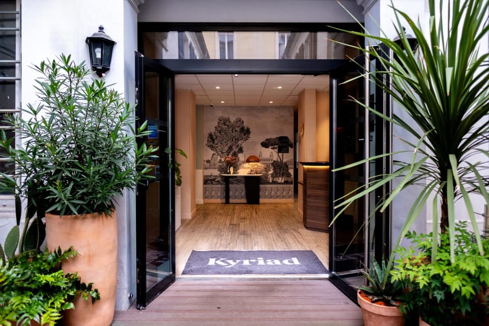 Facade/entrance