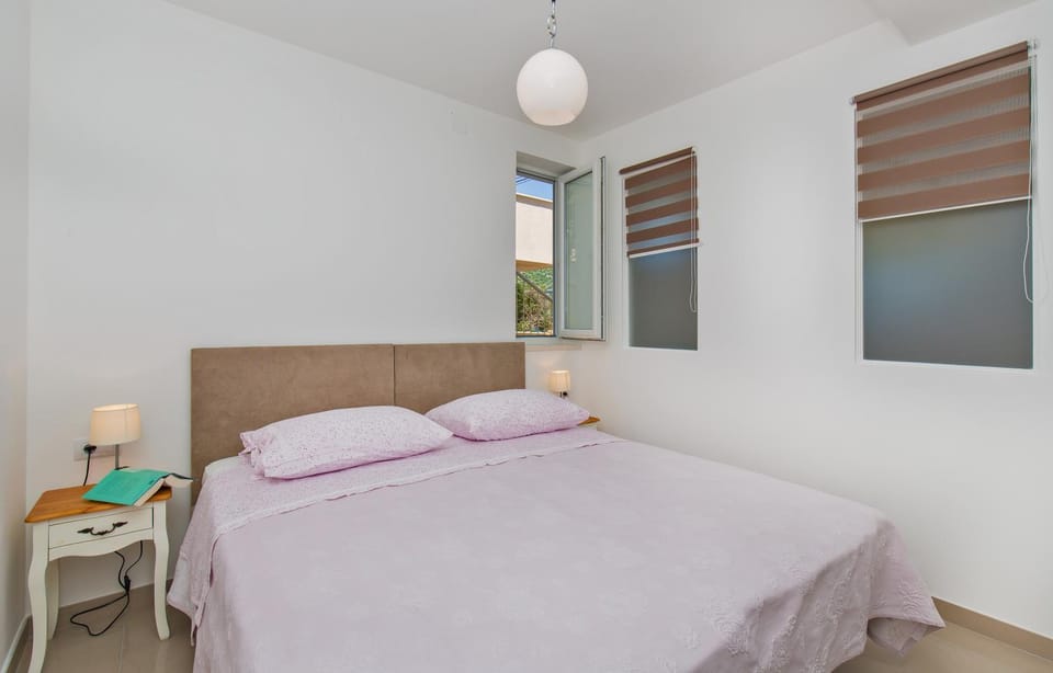 Day, Photo of the whole room