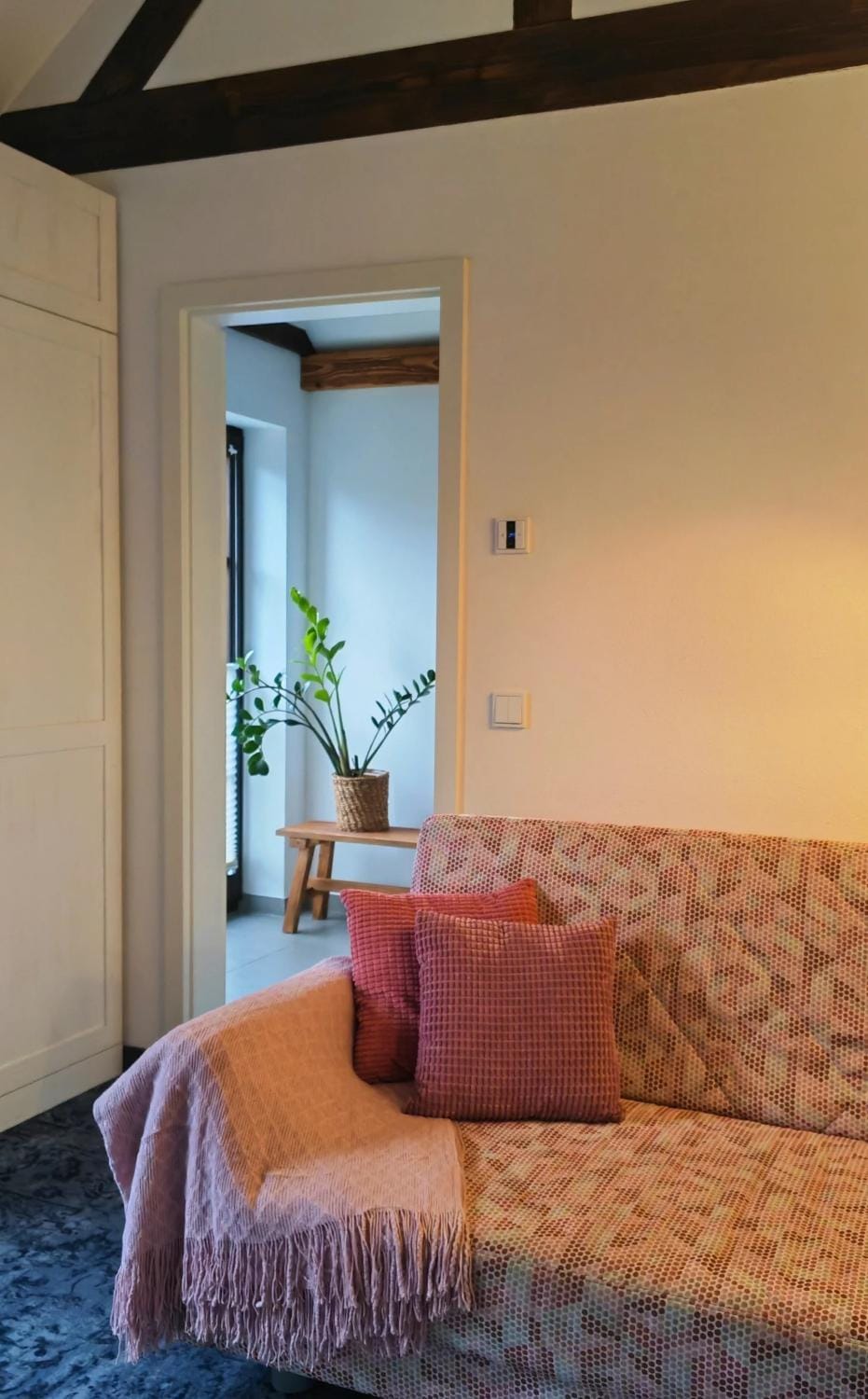 Photo of the whole room, Seating area