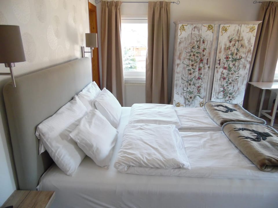 Bella Vista Lodge Bed and Breakfast in Tyrol