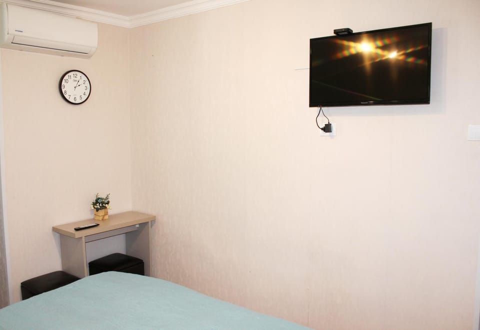 TV and multimedia, air conditioner
