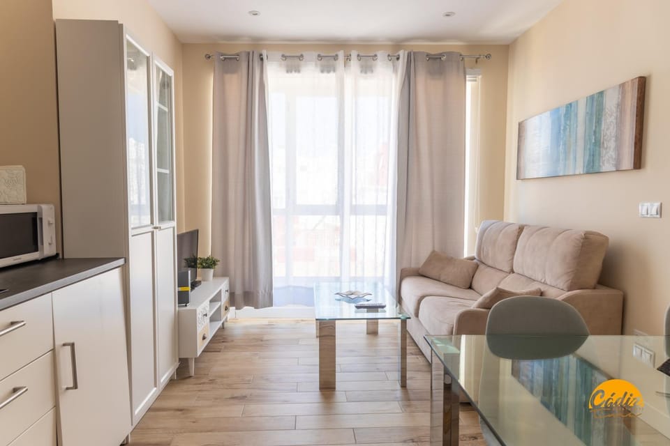 TV and multimedia, Kitchen or kitchenette, Living room, Dining area, microwave