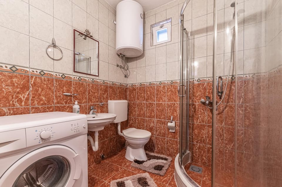 Shower, Toilet, towels, washing machine, dryer