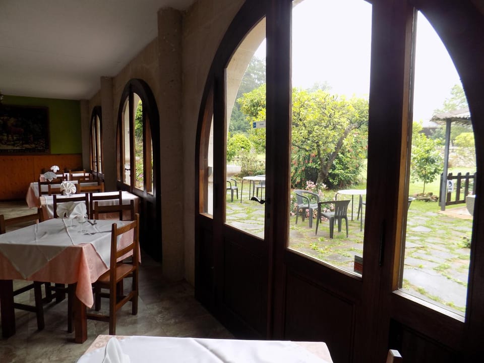 Restaurant/places to eat, Banquet/Function facilities, Meals, Continental breakfast, Lunch, Dinner, Drinks, Alcoholic drinks, Non alcoholic drinks